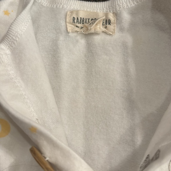 Rabbit bear fleece romper with grey foxes on it - Picture 3 of 3